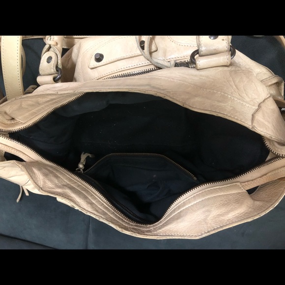 Authentic Balenciaga City Bag in Beige - Picture 6 of 8